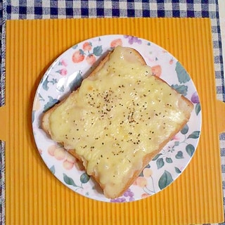 白花豆のチーズトースト♪